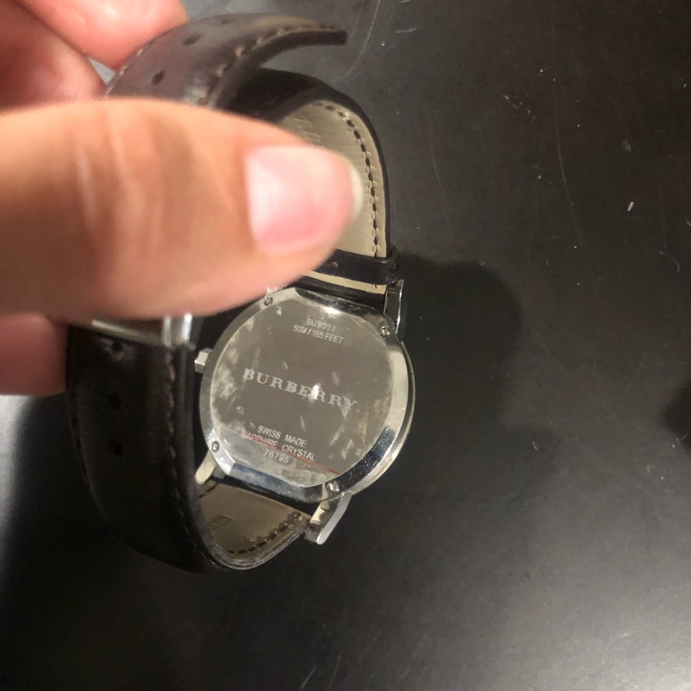 Woman’s brown leather Burberry watch - Picture 3 of 8